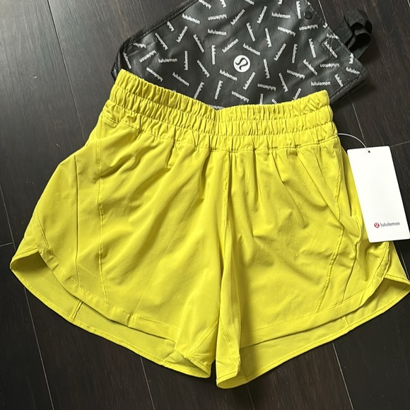 LULULEMON TRACK THAT MR SHORTS 5” IN YELLOW SERPENTINE (YLSR) SZ 6,8 NWT RARE! - Picture 3 of 11